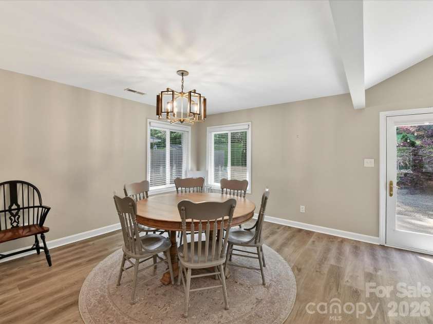 6712 Paces Ferry Lane, Charlotte, NC 28226.  MLS# CAR4369684, YatesRealty ID 12858. 