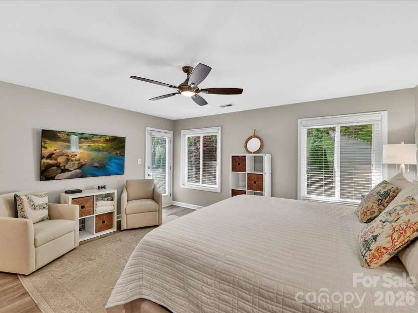 6712 Paces Ferry Lane, Charlotte, NC 28226.  MLS# CAR4369684, YatesRealty ID 12858. 