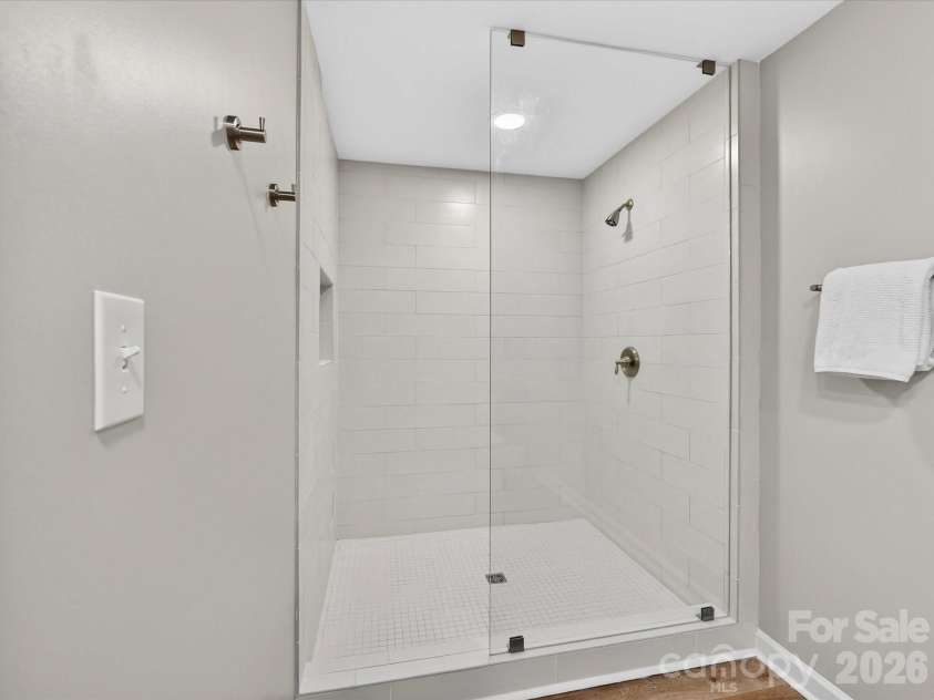 6712 Paces Ferry Lane, Charlotte, NC 28226.  MLS# CAR4369684, YatesRealty ID 12858. 