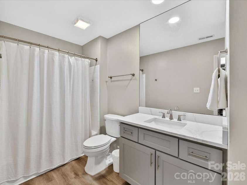 6712 Paces Ferry Lane, Charlotte, NC 28226.  MLS# CAR4369684, YatesRealty ID 12858. 