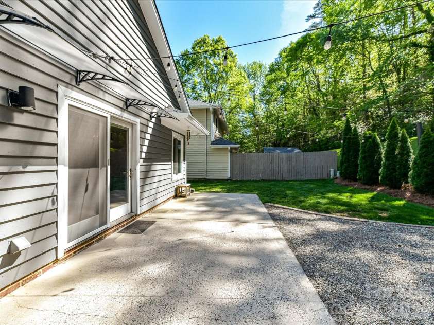 6712 Paces Ferry Lane, Charlotte, NC 28226.  MLS# CAR4369684, YatesRealty ID 12858. 