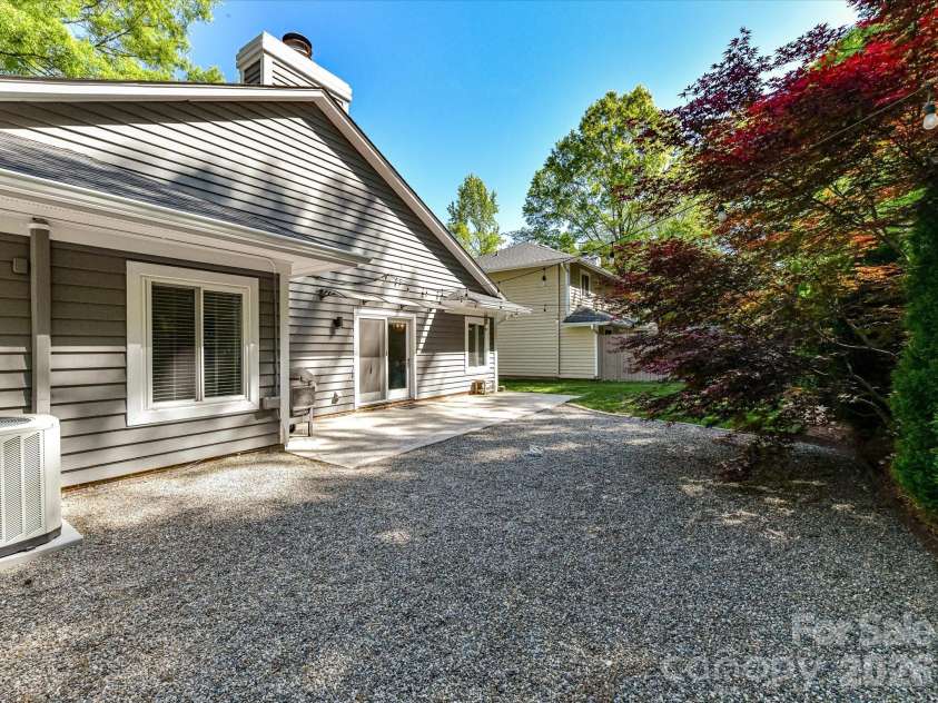 6712 Paces Ferry Lane, Charlotte, NC 28226.  MLS# CAR4369684, YatesRealty ID 12858. 