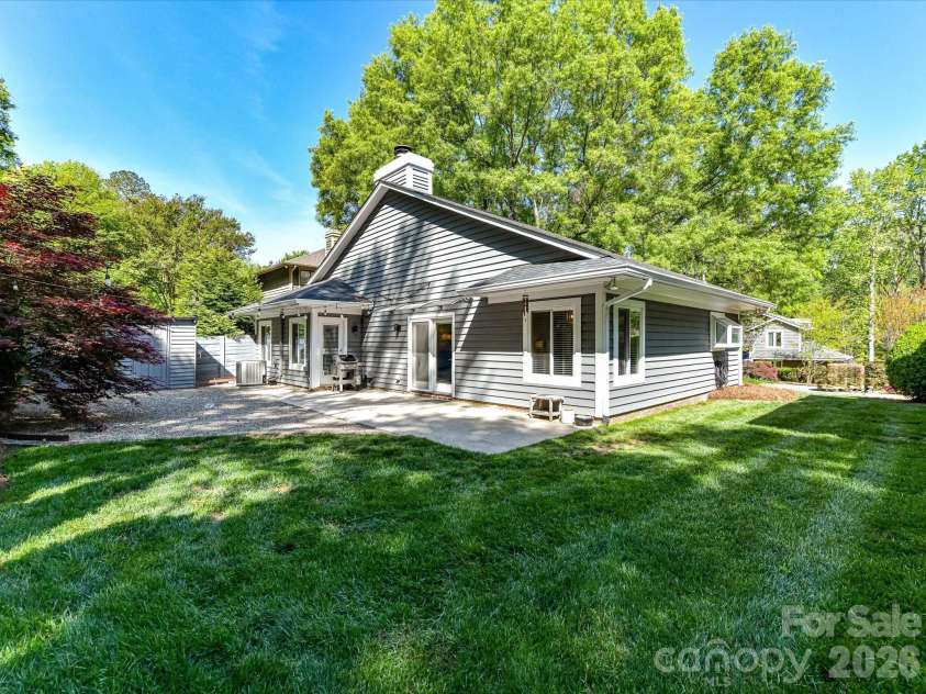 6712 Paces Ferry Lane, Charlotte, NC 28226.  MLS# CAR4369684, YatesRealty ID 12858. 