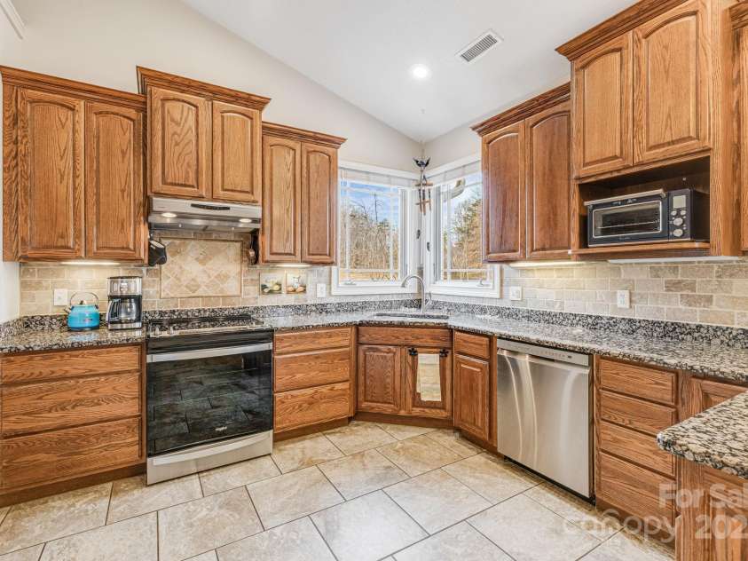 169 Stoneybrook Way, Tryon, NC 28782.  MLS# CAR4217213, YatesRealty ID 1286. 