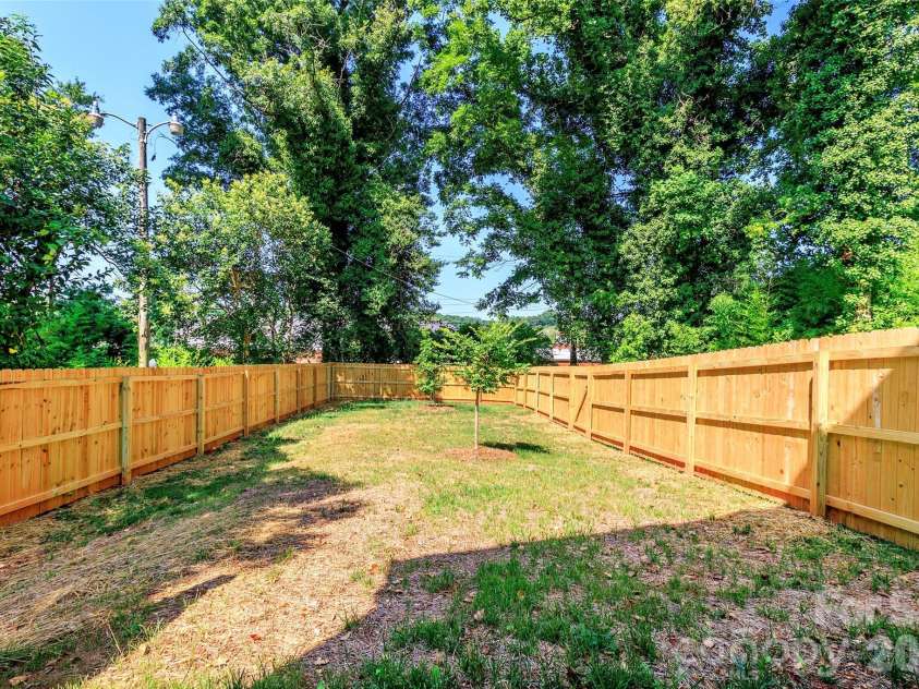 2517 Elon Street, Charlotte, NC 28208.  MLS# CAR4361244, YatesRealty ID 12862. 