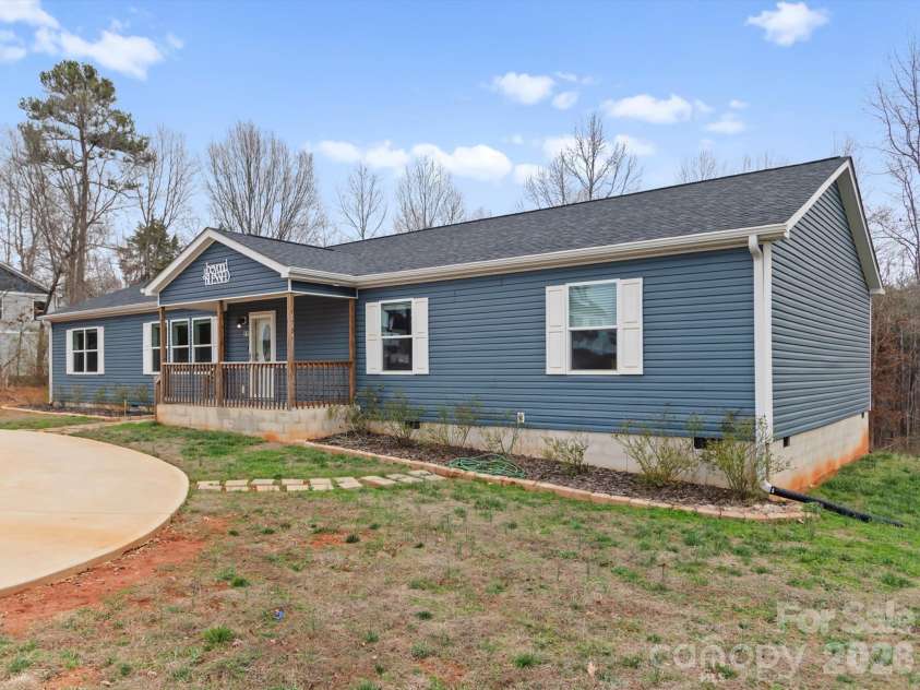 119 Titleist Drive, Statesville, NC 28677.  MLS# CAR4352734, YatesRealty ID 12865. 