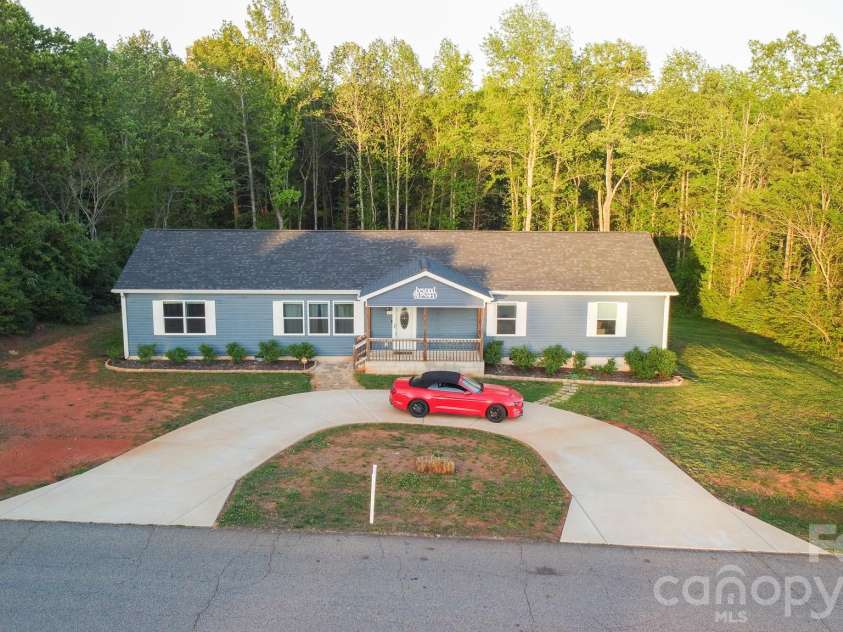 119 Titleist Drive, Statesville, NC 28677.  MLS# CAR4352734, YatesRealty ID 12865. 