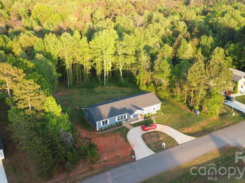 119 Titleist Drive, Statesville, NC 28677.  MLS# CAR4352734, YatesRealty ID 12865. 