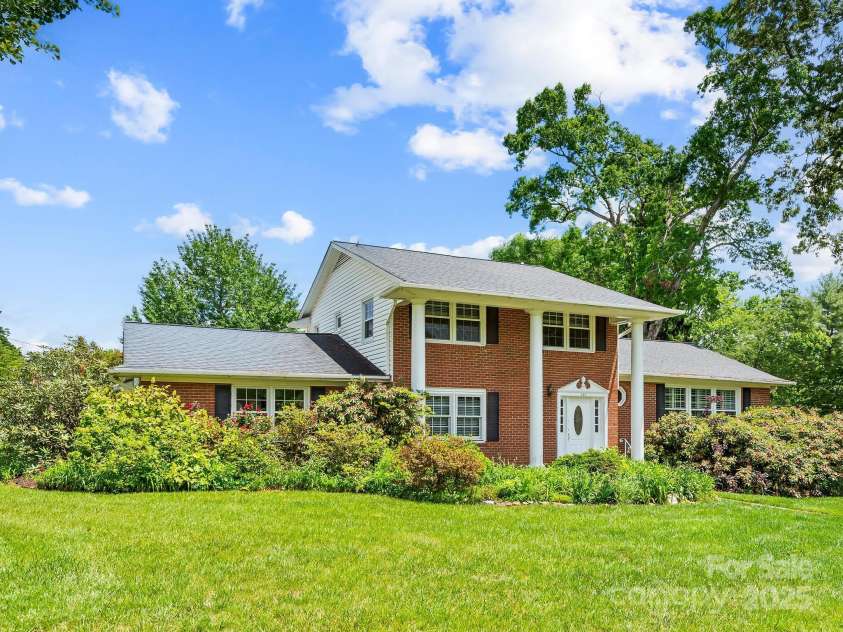 101 Bent Creek Ranch Road, Asheville, NC 28806.  MLS# CAR4253035, YatesRealty ID 12867. Front