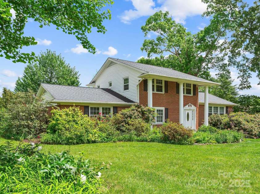 101 Bent Creek Ranch Road, Asheville, NC 28806.  MLS# CAR4253035, YatesRealty ID 12867. Front