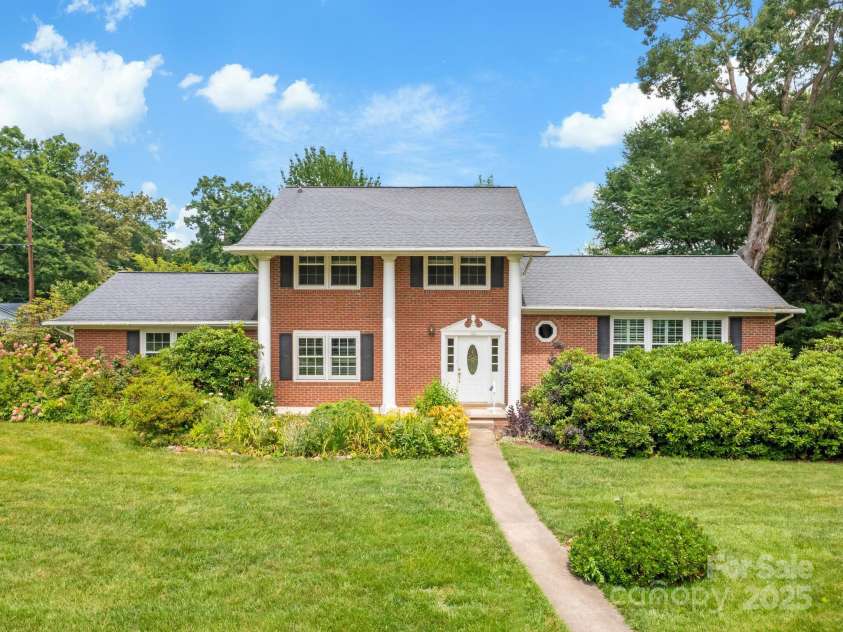 101 Bent Creek Ranch Road, Asheville, NC 28806.  MLS# CAR4253035, YatesRealty ID 12867. Front