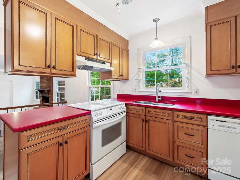 101 Bent Creek Ranch Road, Asheville, NC 28806.  MLS# CAR4253035, YatesRealty ID 12867. Kitchen