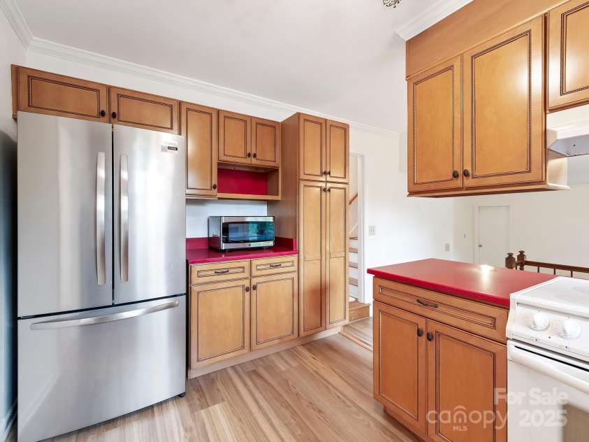 101 Bent Creek Ranch Road, Asheville, NC 28806.  MLS# CAR4253035, YatesRealty ID 12867. Kitchen