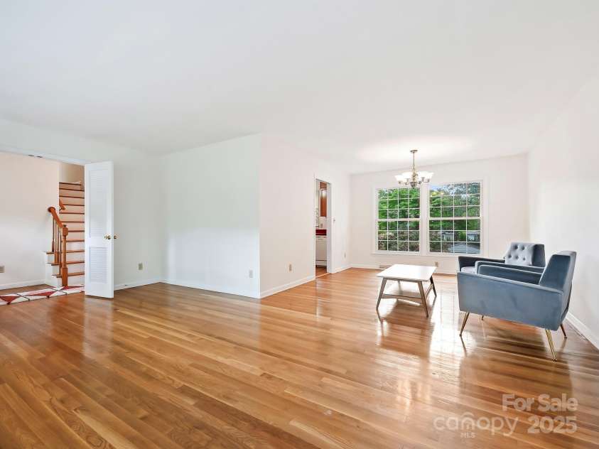 101 Bent Creek Ranch Road, Asheville, NC 28806.  MLS# CAR4253035, YatesRealty ID 12867. Living Room