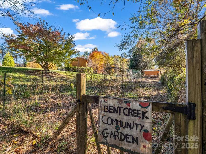 101 Bent Creek Ranch Road, Asheville, NC 28806.  MLS# CAR4318923, YatesRealty ID 12867. Community Garden