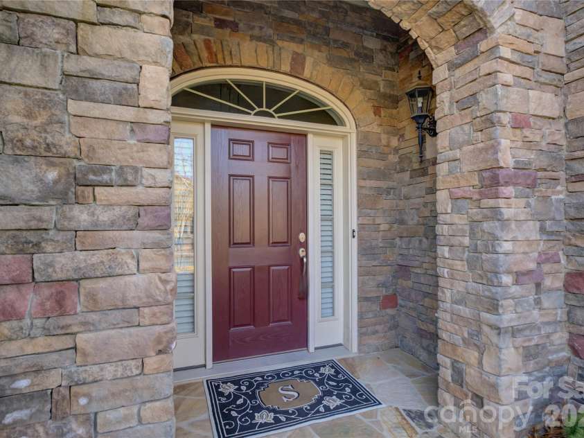 15511 Lake Ridge Road, Charlotte, NC 28278.  MLS# CAR4326466, YatesRealty ID 12867. 