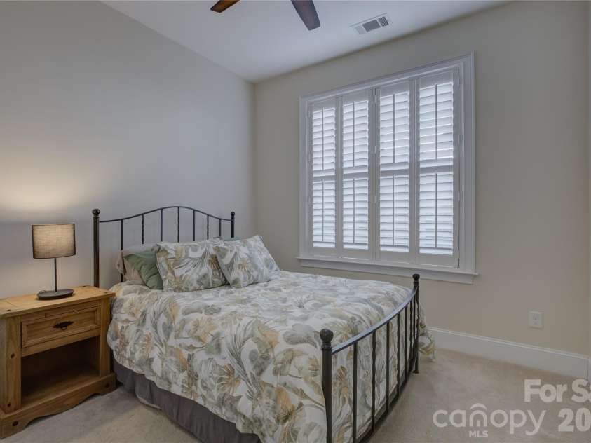 15511 Lake Ridge Road, Charlotte, NC 28278.  MLS# CAR4326466, YatesRealty ID 12867. 