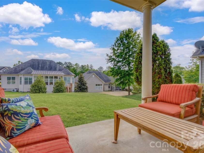 15511 Lake Ridge Road, Charlotte, NC 28278.  MLS# CAR4326466, YatesRealty ID 12867. 