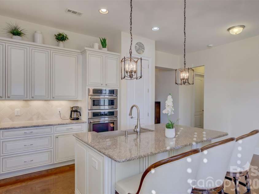 15511 Lake Ridge Road, Charlotte, NC 28278.  MLS# CAR4326466, YatesRealty ID 12867. 