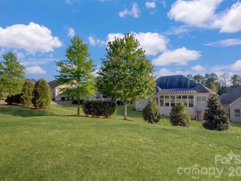 15511 Lake Ridge Road, Charlotte, NC 28278.  MLS# CAR4326466, YatesRealty ID 12867. Fantastic back yard