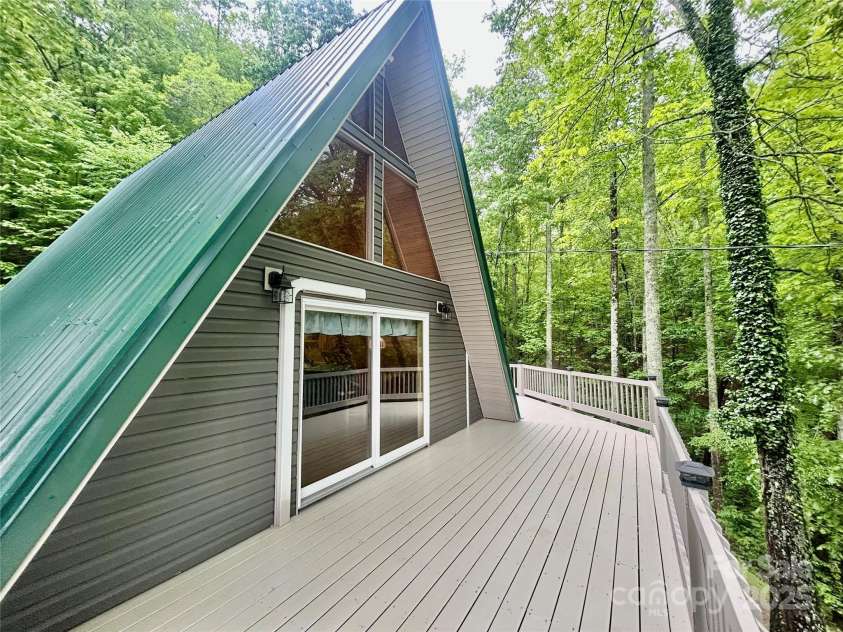 1041 Fox Run Run, Bryson City, NC 28713.  MLS# CAR4259064, YatesRealty ID 12868. 