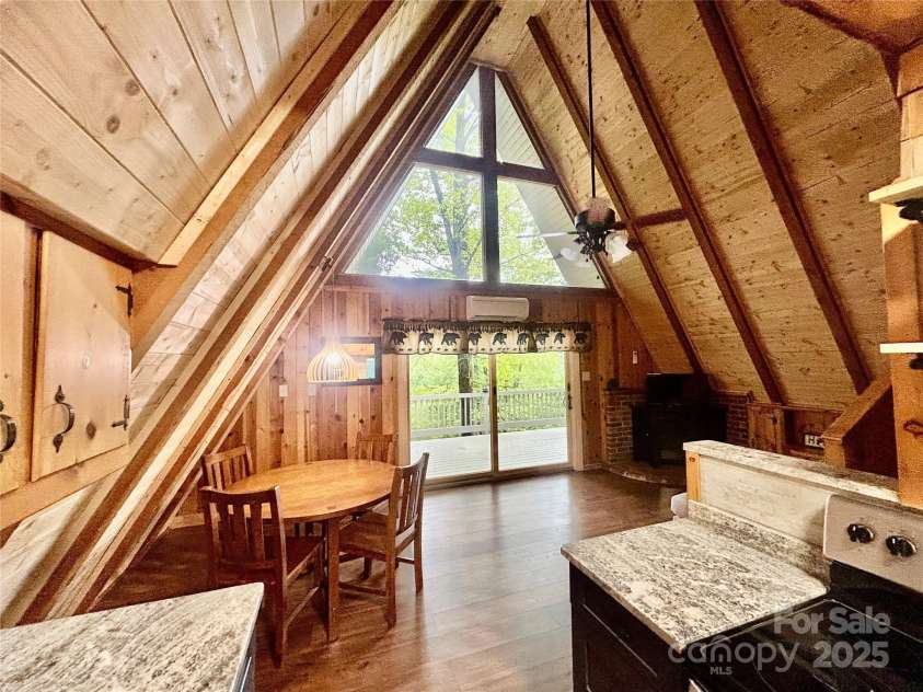 1041 Fox Run Run, Bryson City, NC 28713.  MLS# CAR4259064, YatesRealty ID 12868. 