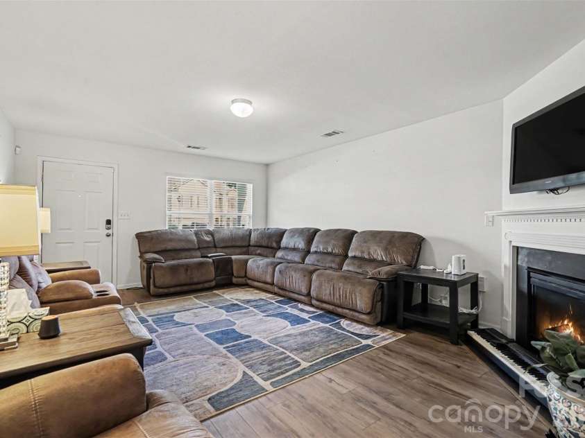 8920 Red Clay Lane, Charlotte, NC 28269.  MLS# CAR4403111, YatesRealty ID 12868. 