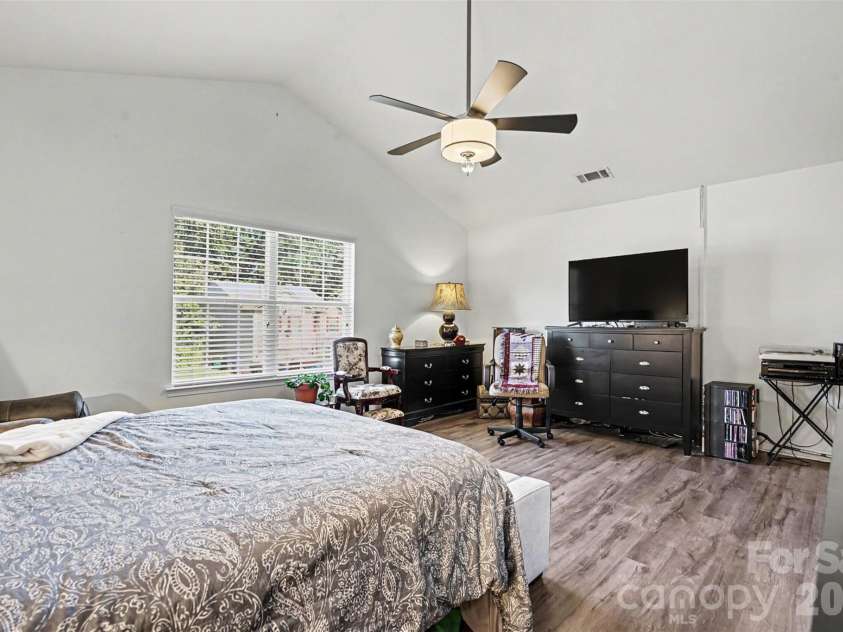 8920 Red Clay Lane, Charlotte, NC 28269.  MLS# CAR4403111, YatesRealty ID 12868. 