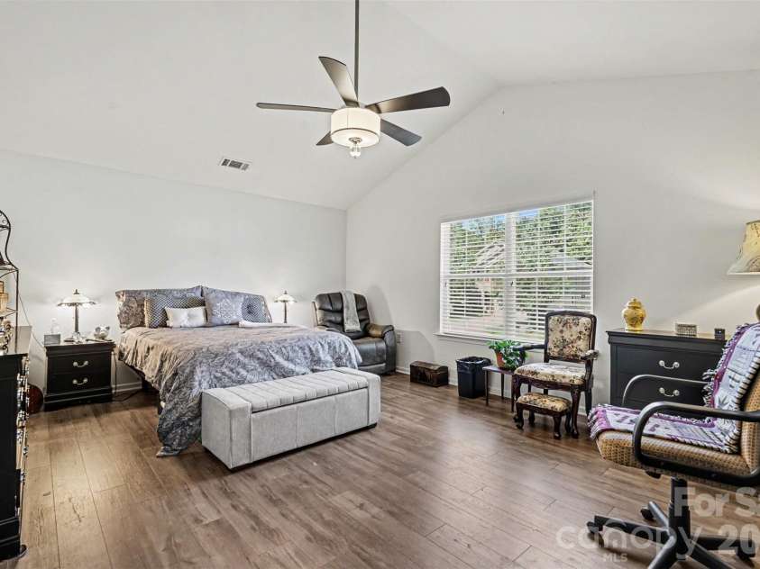 8920 Red Clay Lane, Charlotte, NC 28269.  MLS# CAR4403111, YatesRealty ID 12868. 