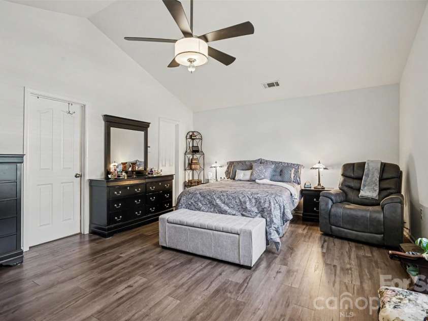 8920 Red Clay Lane, Charlotte, NC 28269.  MLS# CAR4403111, YatesRealty ID 12868. 
