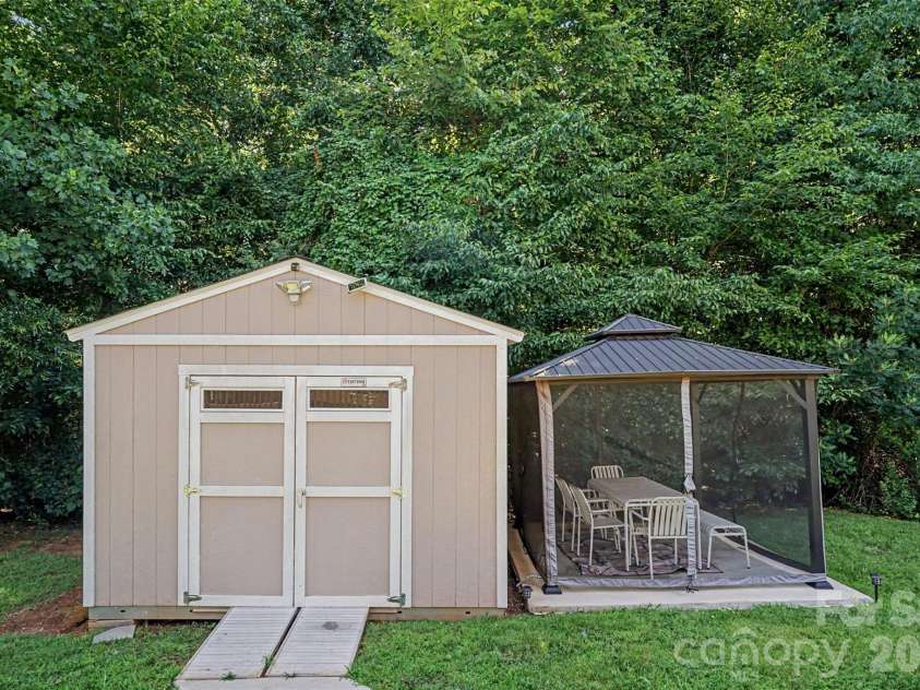 8920 Red Clay Lane, Charlotte, NC 28269.  MLS# CAR4403111, YatesRealty ID 12868. 