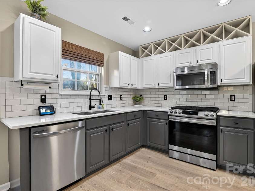 8704 Laurel Run Drive, Charlotte, NC 28269.  MLS# CAR4351179, YatesRealty ID 12869. 