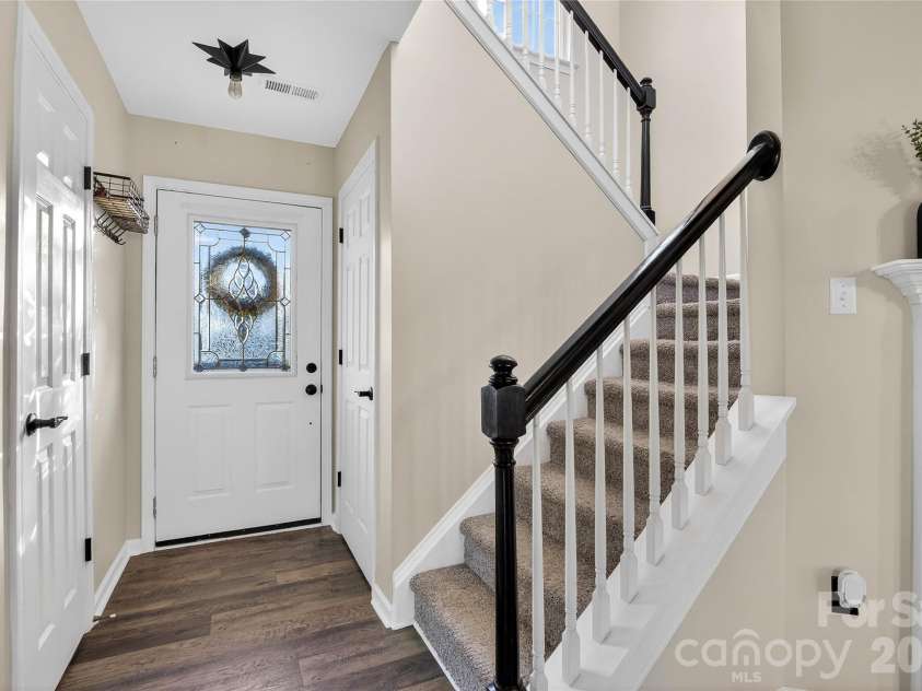 8704 Laurel Run Drive, Charlotte, NC 28269.  MLS# CAR4351179, YatesRealty ID 12869. 