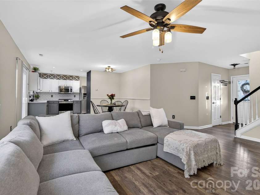 8704 Laurel Run Drive, Charlotte, NC 28269.  MLS# CAR4351179, YatesRealty ID 12869. 