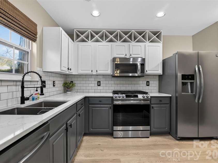 8704 Laurel Run Drive, Charlotte, NC 28269.  MLS# CAR4351179, YatesRealty ID 12869. 