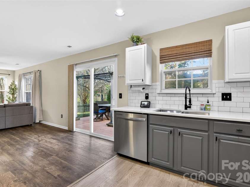8704 Laurel Run Drive, Charlotte, NC 28269.  MLS# CAR4351179, YatesRealty ID 12869. 