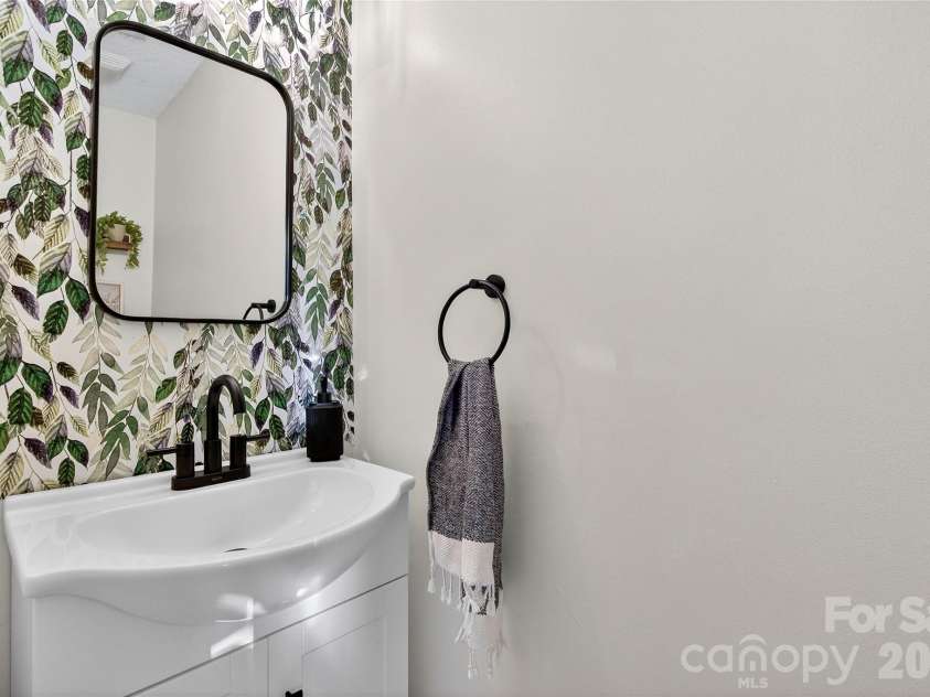 8704 Laurel Run Drive, Charlotte, NC 28269.  MLS# CAR4351179, YatesRealty ID 12869. 