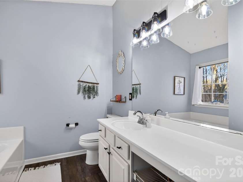 8704 Laurel Run Drive, Charlotte, NC 28269.  MLS# CAR4351179, YatesRealty ID 12869. 
