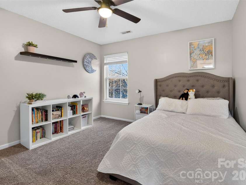 8704 Laurel Run Drive, Charlotte, NC 28269.  MLS# CAR4351179, YatesRealty ID 12869. 