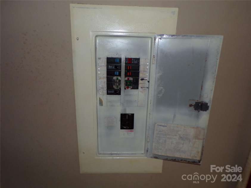 4 Mayapple Lane, Canton, NC 28716.  MLS# CAR4178133, YatesRealty ID 1287. 