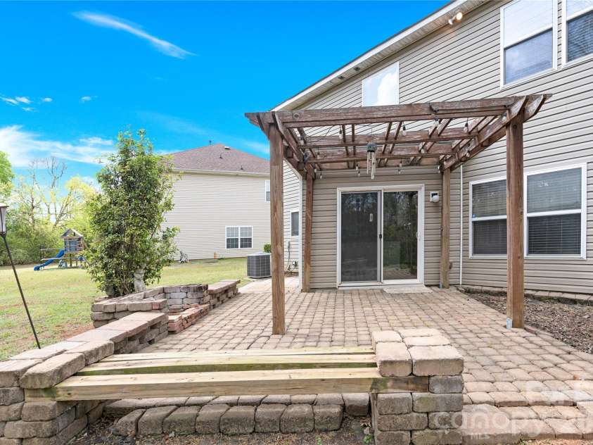 9812 Rocky Ford Club Road, Charlotte, NC 28269.  MLS# CAR4358727, YatesRealty ID 12870. 