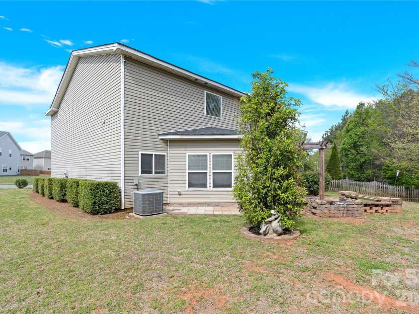 9812 Rocky Ford Club Road, Charlotte, NC 28269.  MLS# CAR4358727, YatesRealty ID 12870. 
