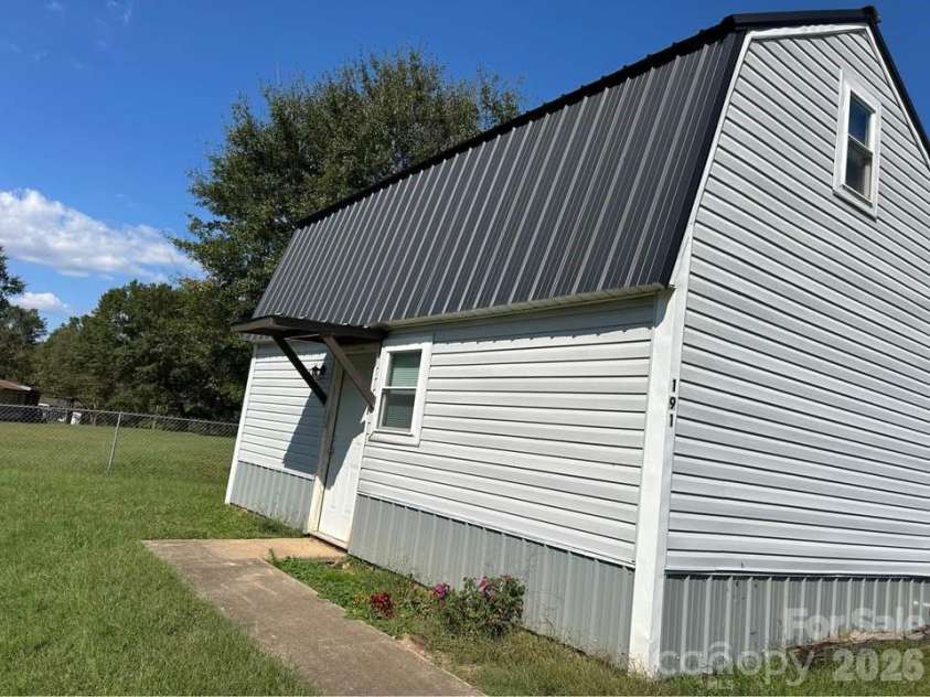 181 Sandy Hill Drive, Forest City, NC 28043.  MLS# CAR4365160, YatesRealty ID 12871. 