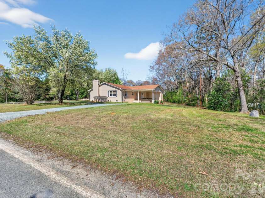 10117 Lancaster Highway, Waxhaw, NC 28173.  MLS# CAR4366573, YatesRealty ID 12872. 