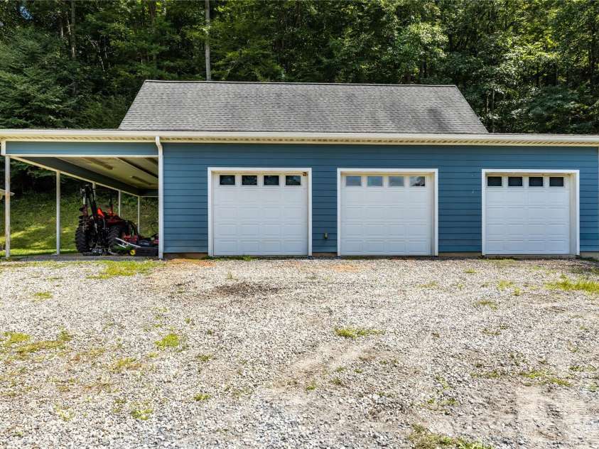 226 Wildcat Mountain Trail, Sylva, NC 28779.  MLS# CAR4284312, YatesRealty ID 12873. Massive 3 car garage with workshop