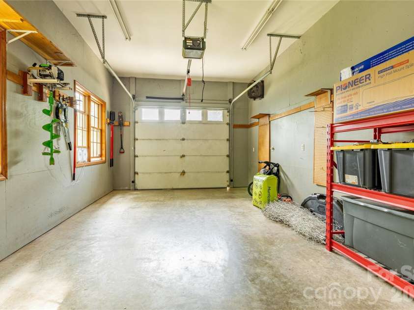 226 Wildcat Mountain Trail, Sylva, NC 28779.  MLS# CAR4284312, YatesRealty ID 12873. Single bay garage - great for workshop space