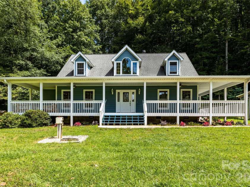 226 Wildcat Mountain Trail, Sylva, NC 28779.  MLS# CAR4284312, YatesRealty ID 12873. Spacious home with wrap around deck