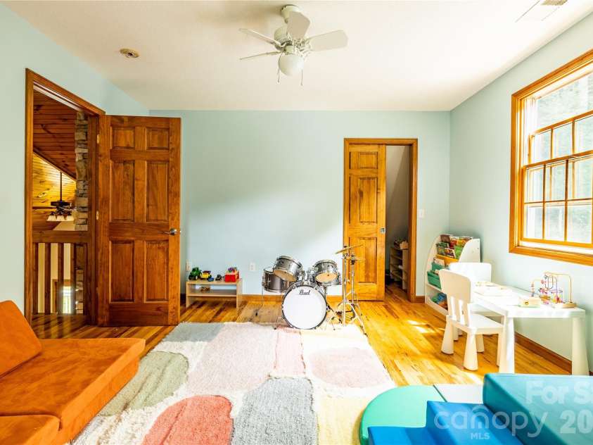 226 Wildcat Mountain Trail, Sylva, NC 28779.  MLS# CAR4284312, YatesRealty ID 12873. Spacious Upstairs bedroom