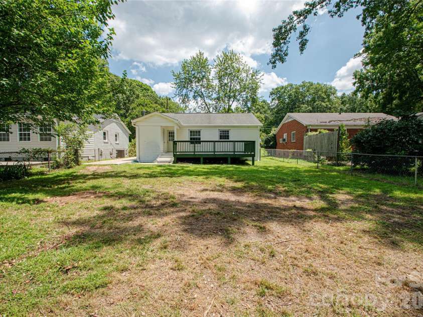 1741 Dallas Avenue, Charlotte, NC 28205.  MLS# CAR4320346, YatesRealty ID 12875. 