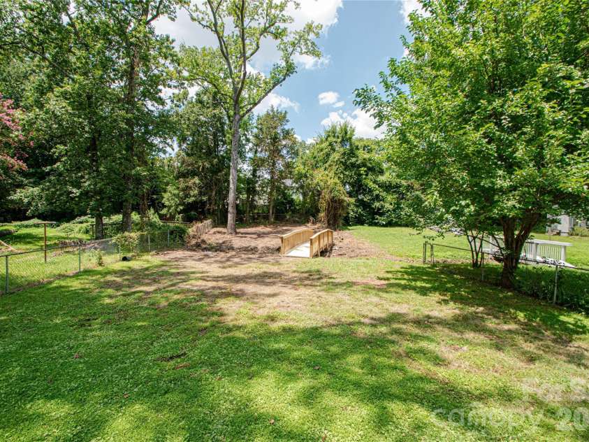 1741 Dallas Avenue, Charlotte, NC 28205.  MLS# CAR4320346, YatesRealty ID 12875. 